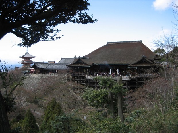 Side view of Kiyomizu Dera
